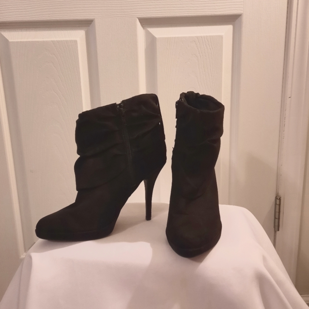Jennifer Lopez Black Suede Stiletto Ankle Boot
